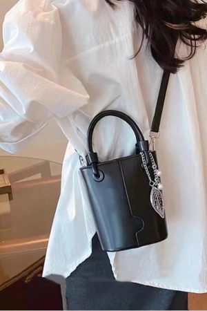 Vintage Red Bucket Bag - High-End Versatile Crossbody Shoulder Handbag for Autumn/Winter 2024 Fashion