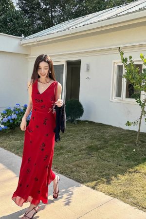 Vintage Red Chiffon Dress - Slim Fit V-Neck, High Waist, Elegant Long Floor-Length Dress for Summer Vacation