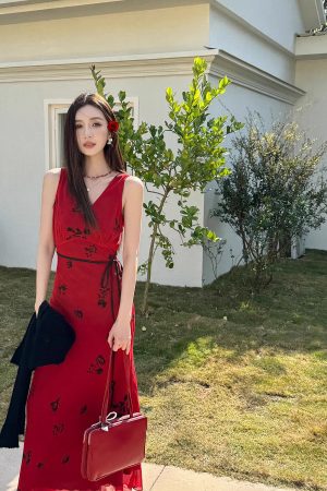 Vintage Red Chiffon Dress - Slim Fit V-Neck, High Waist, Elegant Long Floor-Length Dress for Summer Vacation