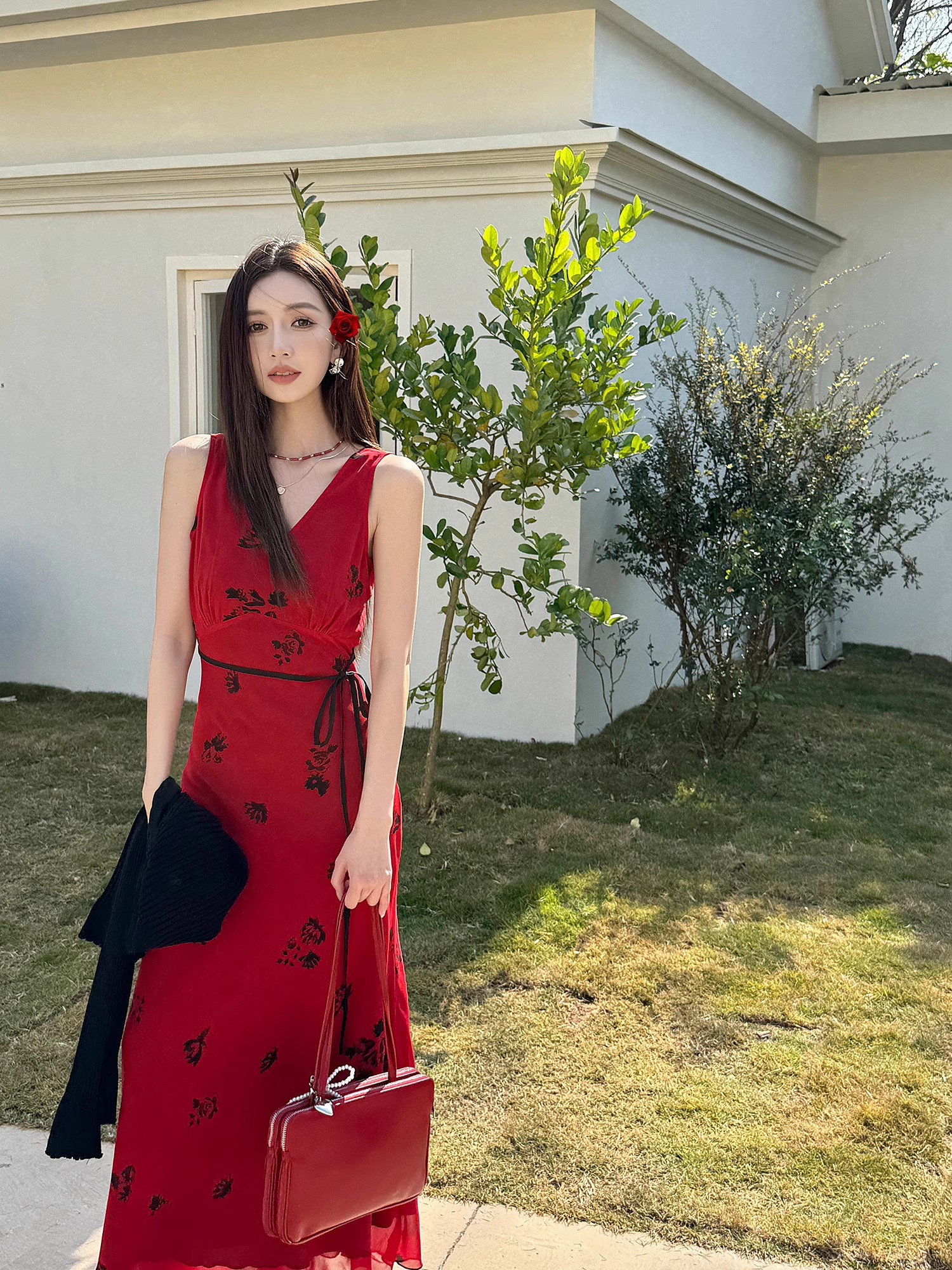Vintage Red Chiffon Dress - Slim Fit V-Neck, High Waist, Elegant Long Floor-Length Dress for Summer Vacation Vintage Red Chiffon Dress - Slim Fit V-Neck, High Waist, Elegant Long Floor-Length Dress for Summer Vacation