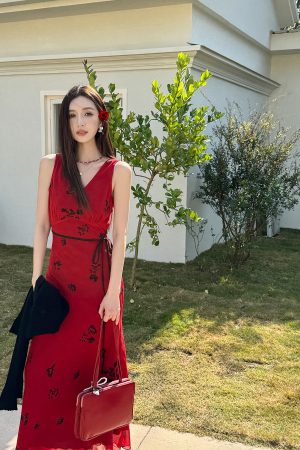 Vintage Red Chiffon Dress - Slim Fit V-Neck, High Waist, Elegant Long Floor-Length Dress for Summer Vacation