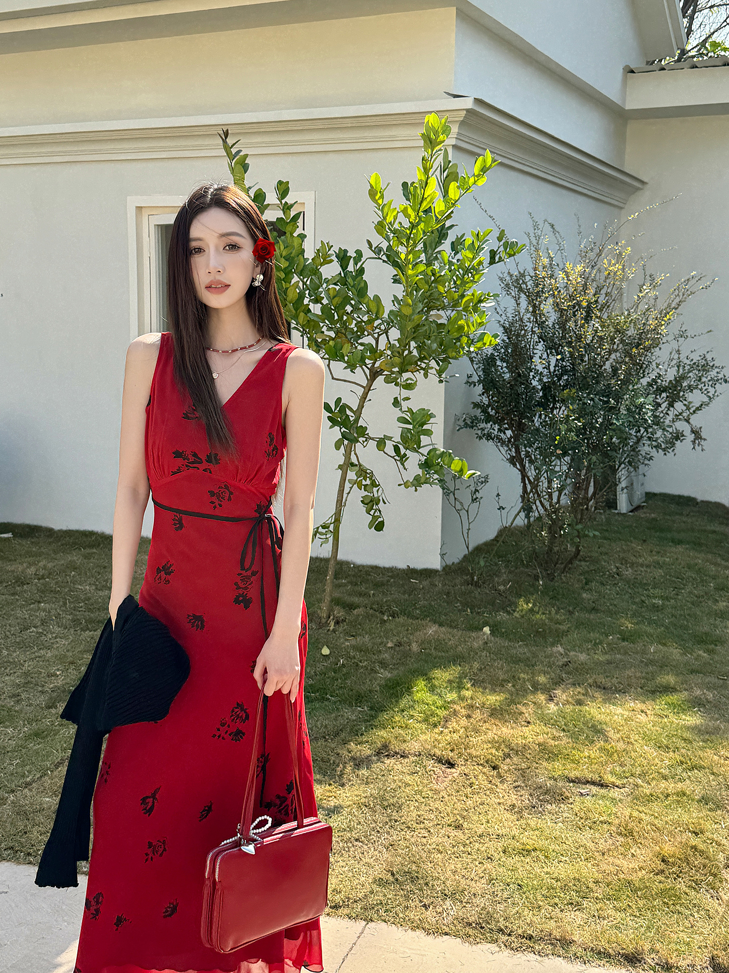 Vintage Red Chiffon Dress - Slim Fit V-Neck, High Waist, Elegant Long Floor-Length Dress for Summer Vacation Vintage Red Chiffon Dress - Slim Fit V-Neck, High Waist, Elegant Long Floor-Length Dress for Summer Vacation