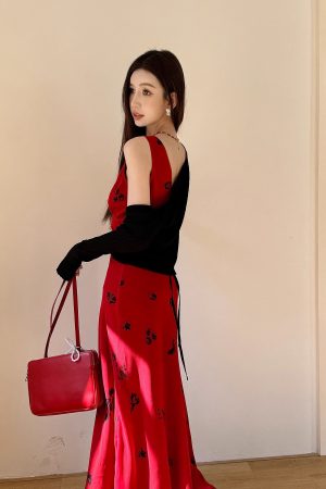 Vintage Red Chiffon Dress - Slim Fit V-Neck, High Waist, Elegant Long Floor-Length Dress for Summer Vacation