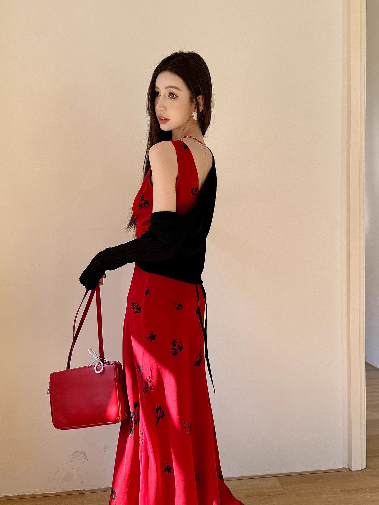 Vintage Red Chiffon Dress - Slim Fit V-Neck, High Waist, Elegant Long Floor-Length Dress for Summer Vacation Vintage Red Chiffon Dress - Slim Fit V-Neck, High Waist, Elegant Long Floor-Length Dress for Summer Vacation