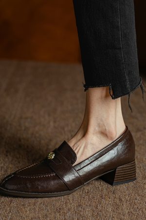 Vintage Roman-Style Camellia Pointed Loafers for Women - Chunky Heels, Slip-On Design, Y2K Fashion, Italian Corso Venezia Inspired