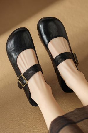 Vintage Round-Toe Mary Jane Women's Flat Shoes in Sheepskin - Artistic One-Strap Design, Italian Style, Perfect for Y2K Fashion.