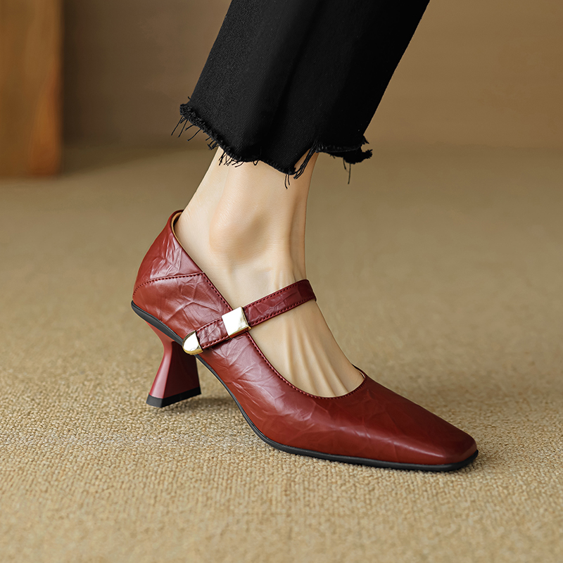 Vintage Square-Toe Chunky Heel Mary Jane High Heels with Single Strap - Italian Corso Venezia Inspired, Retro Style Footwear Vintage Square-Toe Chunky Heel Mary Jane High Heels with Single Strap - Italian Corso Venezia Inspired, Retro Style Footwear