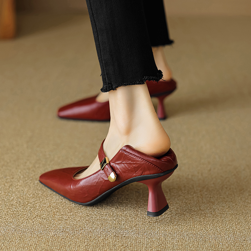 Vintage Square-Toe Chunky Heel Mary Jane High Heels with Single Strap - Italian Corso Venezia Inspired, Retro Style Footwear Vintage Square-Toe Chunky Heel Mary Jane High Heels with Single Strap - Italian Corso Venezia Inspired, Retro Style Footwear