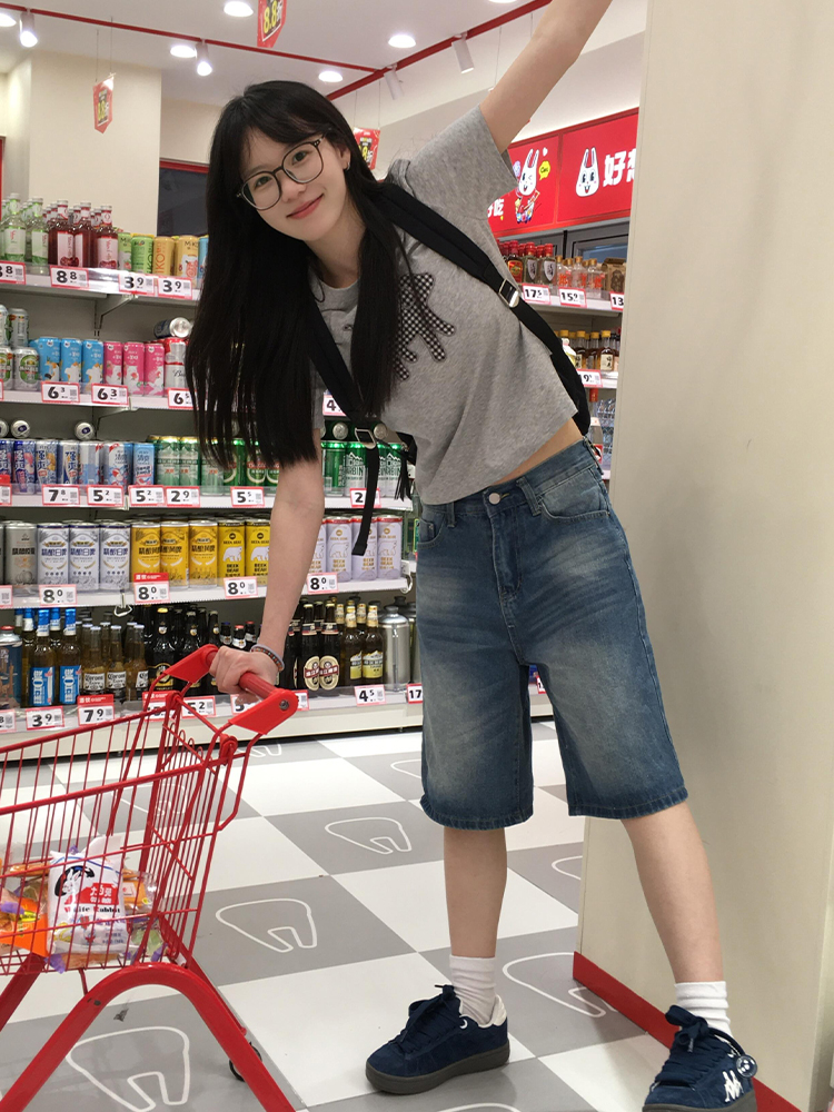 Vintage Washed Distressed Denim Shorts for Women - Summer Straight-Leg Loose Fit Wide-Leg Five-Point Style Vintage Washed Distressed Denim Shorts for Women - Summer Straight-Leg Loose Fit Wide-Leg Five-Point Style