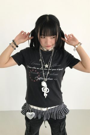 Vintage Water-Wash Casual T-Shirt with Printed Round Neck and Flutter Sleeves - Slightly Fitted Retro Style for Effortless Chic