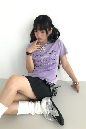 Vintage Water-Wash Casual T-Shirt with Printed Round Neck and Flutter Sleeves - Slightly Fitted Retro Style for Effortless Chic