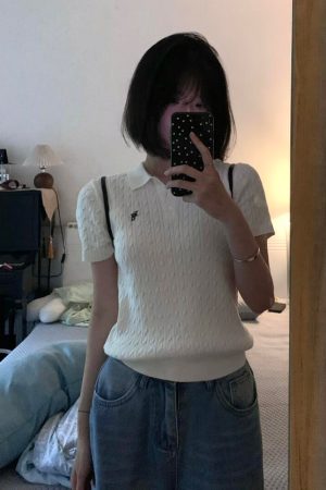 Vintage White Cropped Polo Collar T-Shirt with Twisted Floral Design - Short Sleeve Slim-Fit Women's Summer Top