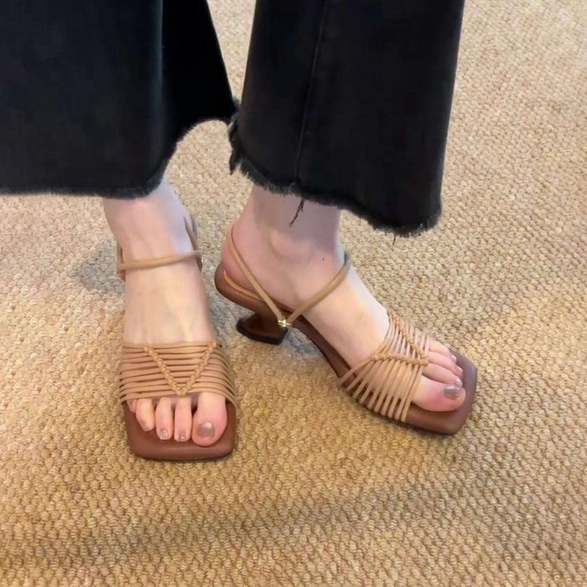 Vintage Woven One-Strap Roman Sandals for Women - Chunky Heels, Square Toe, Elegant Open-Toe, Two-Way Wear Vintage Woven One-Strap Roman Sandals for Women - Chunky Heels, Square Toe, Elegant Open-Toe, Two-Way Wear