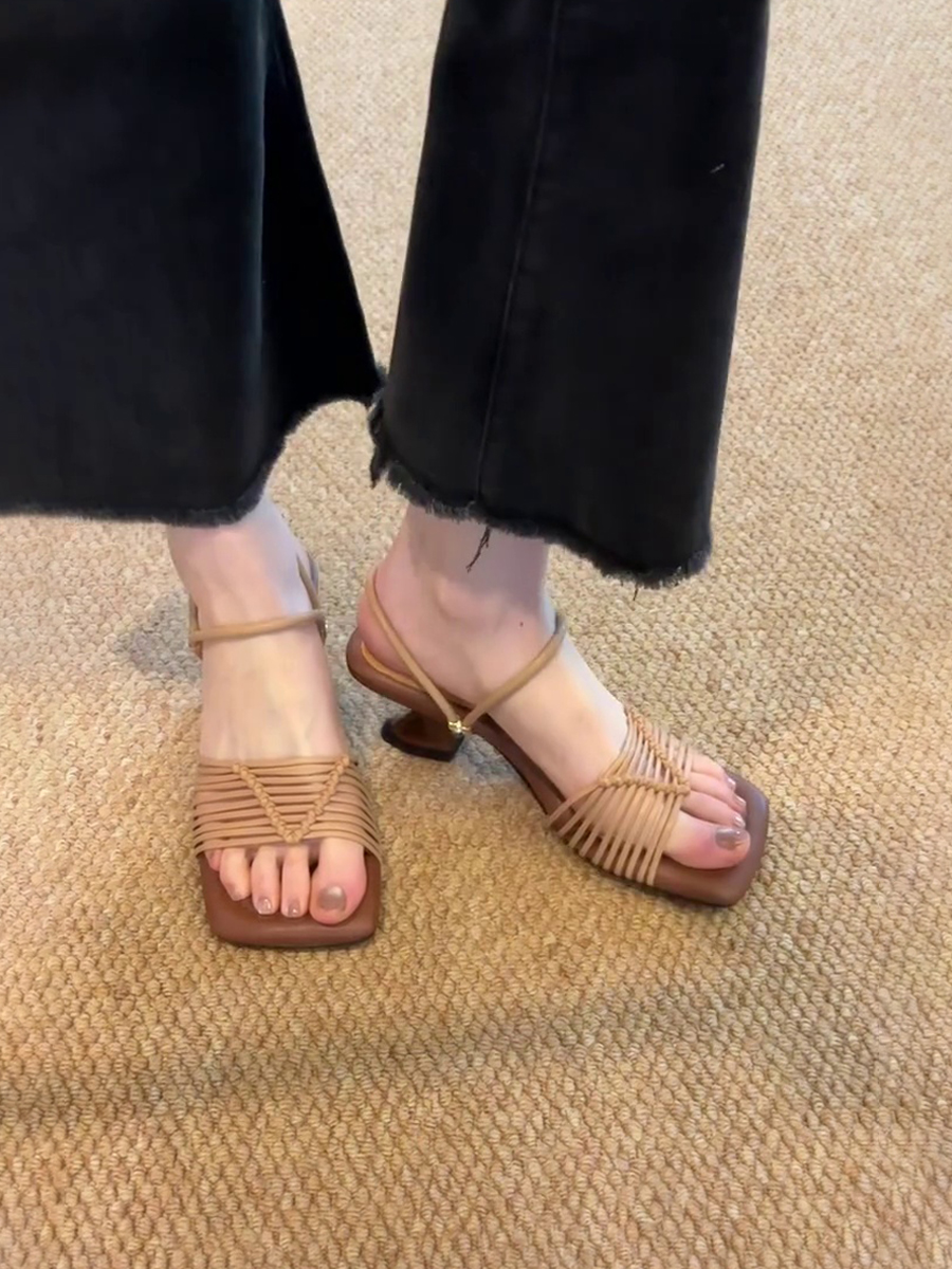 Vintage Woven One-Strap Roman Sandals for Women - Chunky Heels, Square Toe, Elegant Open-Toe, Two-Way Wear Vintage Woven One-Strap Roman Sandals for Women - Chunky Heels, Square Toe, Elegant Open-Toe, Two-Way Wear