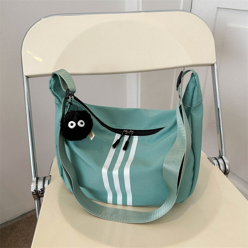 Waterproof Oxford Cloth Large-Capacity Dumpling Crossbody Bag for Women – Trendy Versatile Casual Sports Shoulder Bag Waterproof Oxford Cloth Large-Capacity Dumpling Crossbody Bag for Women – Trendy Versatile Casual Sports Shoulder Bag