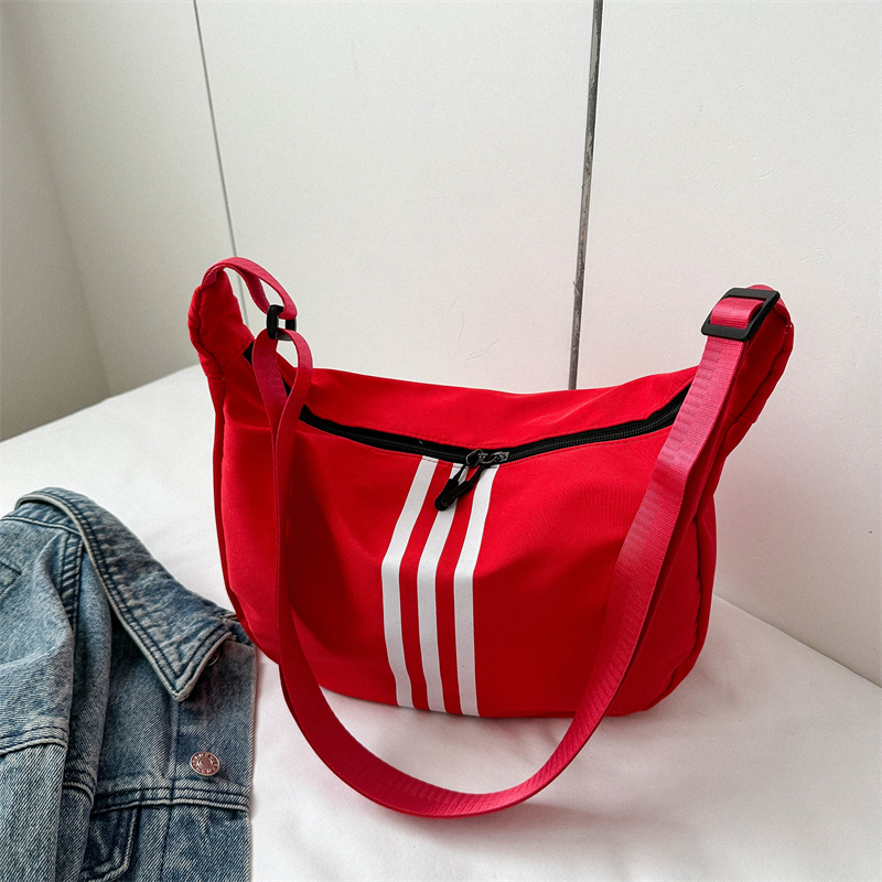 Waterproof Oxford Cloth Large-Capacity Dumpling Crossbody Bag for Women – Trendy Versatile Casual Sports Shoulder Bag Waterproof Oxford Cloth Large-Capacity Dumpling Crossbody Bag for Women – Trendy Versatile Casual Sports Shoulder Bag