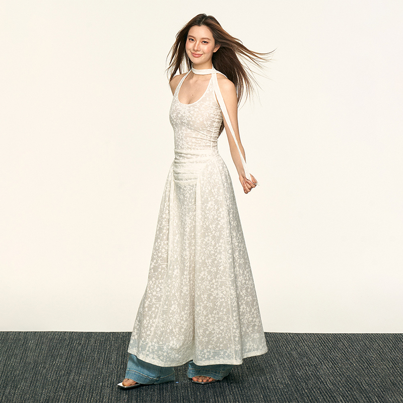 White Lace Jacquard Halter Dress for Women - Summer High-End Vacation Style, Waist-Cinching Slimming Floral Design White Lace Jacquard Halter Dress for Women - Summer High-End Vacation Style, Waist-Cinching Slimming Floral Design