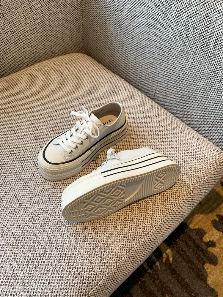 White Lace-Up Genuine Leather Sneakers for Women - Versatile Round Toe Thick Sole Casual Shoes for Spring 2025 Style White Lace-Up Genuine Leather Sneakers for Women - Versatile Round Toe Thick Sole Casual Shoes for Spring 2025 Style