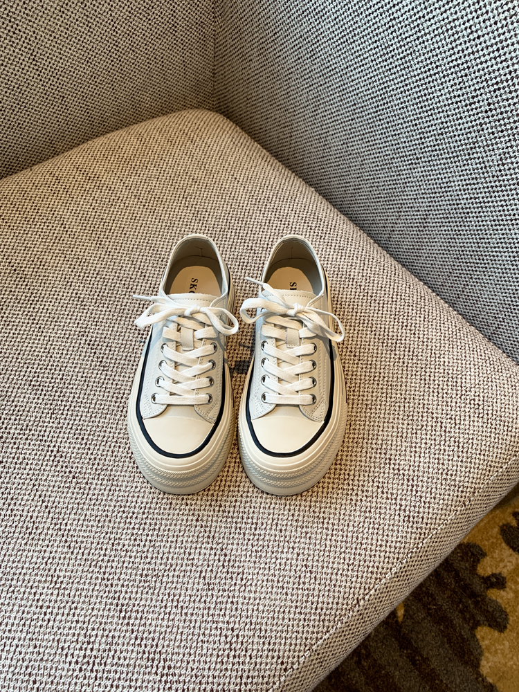 White Lace-Up Genuine Leather Sneakers for Women - Versatile Round Toe Thick Sole Casual Shoes for Spring 2025 Style White Lace-Up Genuine Leather Sneakers for Women - Versatile Round Toe Thick Sole Casual Shoes for Spring 2025 Style