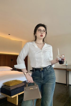 White Loose V-Neck Shirt - Versatile Moonlight Style Top, Perfect for Casual Chic Looks, Ideal for 90s and Y2K Fashion Enthusiasts