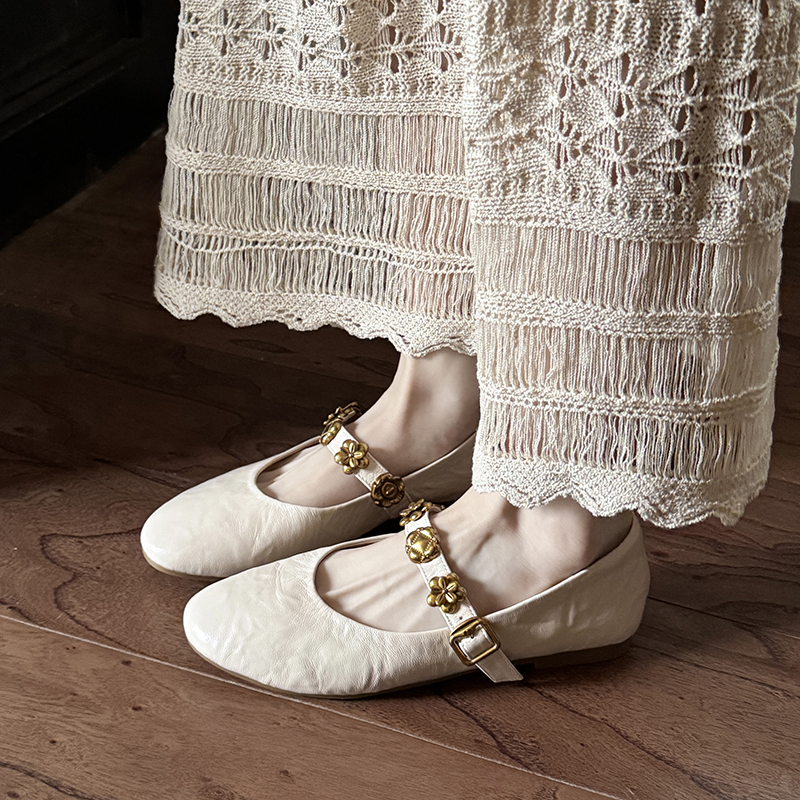 White Mary Jane Women's Flats - Exquisite Soft Comfortable Shallow Mouth Shoes for Stylish Everyday Wear White Mary Jane Women's Flats - Exquisite Soft Comfortable Shallow Mouth Shoes for Stylish Everyday Wear