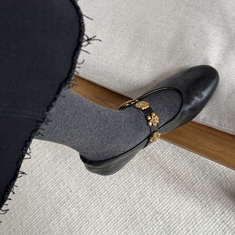 White Mary Jane Women's Flats - Exquisite Soft Comfortable Shallow Mouth Shoes for Stylish Everyday Wear White Mary Jane Women's Flats - Exquisite Soft Comfortable Shallow Mouth Shoes for Stylish Everyday Wear