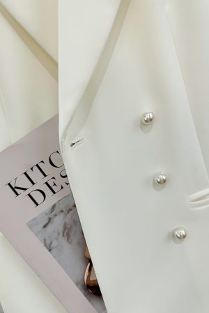 White Minimalist Pearl Button Double-Breasted Suit Jacket for Women - Exquisite Spring Autumn Blazer for Effortless Style