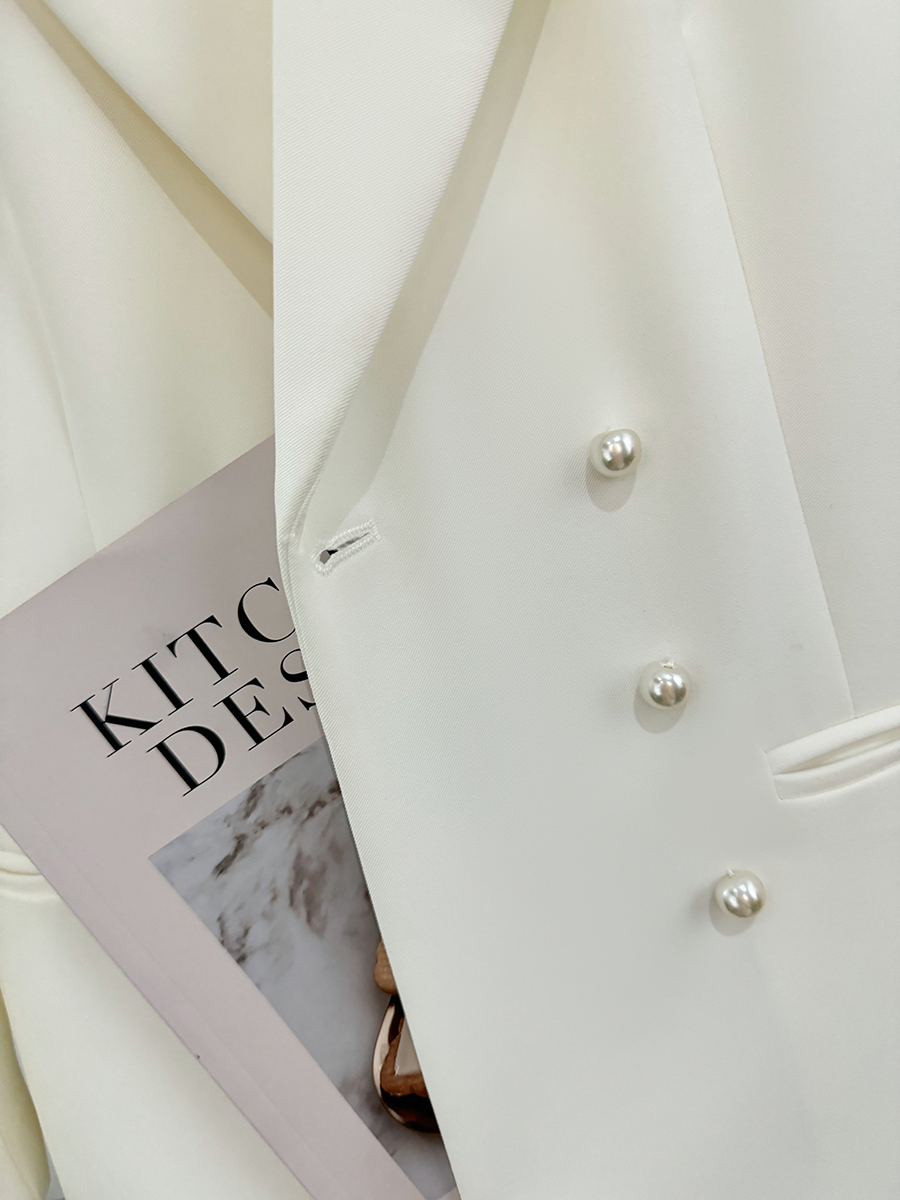 White Minimalist Pearl Button Double-Breasted Suit Jacket for Women - Exquisite Spring Autumn Blazer for Effortless Style White Minimalist Pearl Button Double-Breasted Suit Jacket for Women - Exquisite Spring Autumn Blazer for Effortless Style