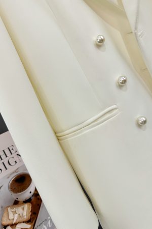 White Minimalist Pearl Button Double-Breasted Suit Jacket for Women - Exquisite Spring Autumn Blazer for Effortless Style