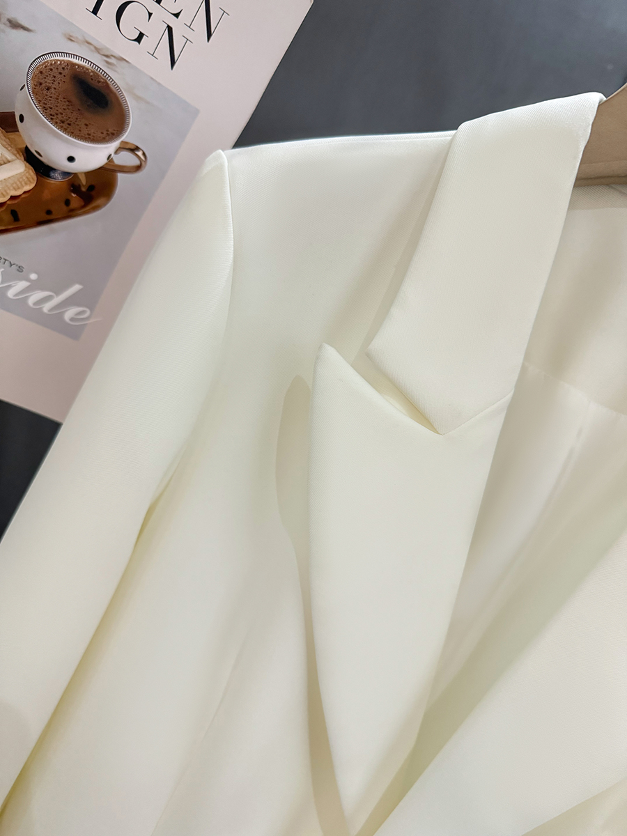 White Minimalist Pearl Button Double-Breasted Suit Jacket for Women - Exquisite Spring Autumn Blazer for Effortless Style White Minimalist Pearl Button Double-Breasted Suit Jacket for Women - Exquisite Spring Autumn Blazer for Effortless Style