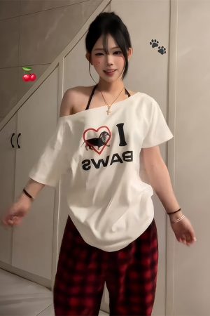 White Off-Shoulder Short Sleeve Women's T-Shirt - Summer Letter Print Casual Trendy Top for a Chic 90s Look