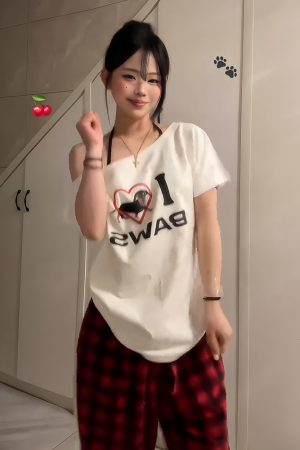 White Off-Shoulder Short Sleeve Women's T-Shirt - Summer Letter Print Casual Trendy Top for a Chic 90s Look