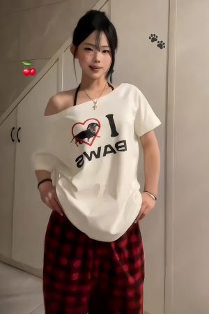 White Off-Shoulder Short Sleeve Women's T-Shirt - Summer Letter Print Casual Trendy Top for a Chic 90s Look