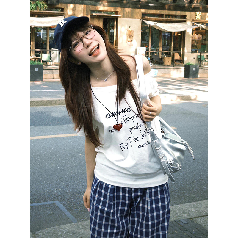 White Off-Shoulder T-Shirt for Women, Casual Summer Letter Print, Versatile Short Sleeves, College Style Hot Girl Top White Off-Shoulder T-Shirt for Women, Casual Summer Letter Print, Versatile Short Sleeves, College Style Hot Girl Top