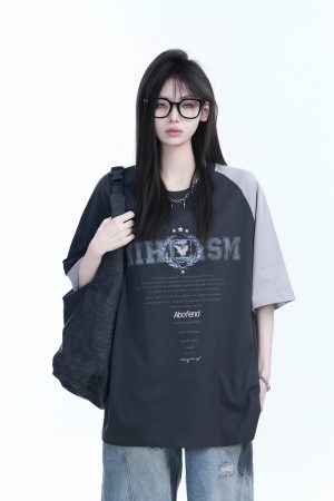 White Oversized Short Sleeve T-Shirt with American Retro Badge Print for Women, Casual Loose Fit, Y2K Style