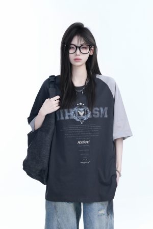 White Oversized Short Sleeve T-Shirt with American Retro Badge Print for Women, Casual Loose Fit, Y2K Style