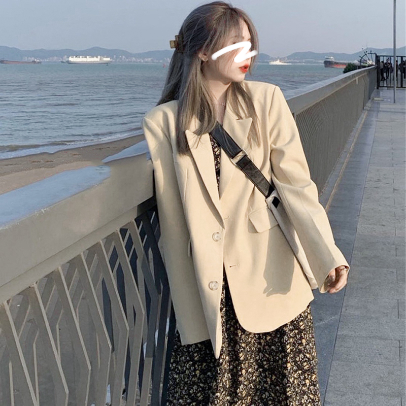 White Petite Suit Jacket for Women, Casual Short Blazer, High-End Design, 2025 Spring Autumn Trend, Chic Niche Style White Petite Suit Jacket for Women, Casual Short Blazer, High-End Design, 2025 Spring Autumn Trend, Chic Niche Style