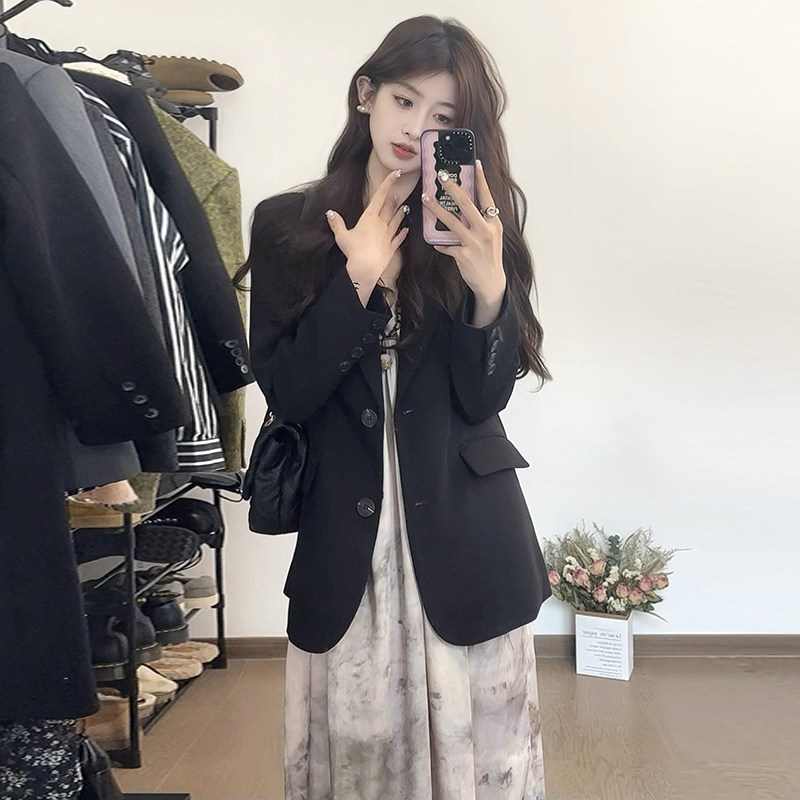 White Petite Suit Jacket for Women, Casual Short Blazer, High-End Design, 2025 Spring Autumn Trend, Chic Niche Style White Petite Suit Jacket for Women, Casual Short Blazer, High-End Design, 2025 Spring Autumn Trend, Chic Niche Style