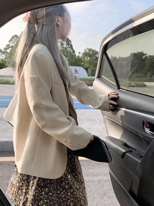 White Petite Suit Jacket for Women, Casual Short Blazer, High-End Design, 2025 Spring Autumn Trend, Chic Niche Style White Petite Suit Jacket for Women, Casual Short Blazer, High-End Design, 2025 Spring Autumn Trend, Chic Niche Style