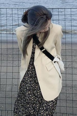 White Petite Suit Jacket for Women, Casual Short Blazer, High-End Design, 2025 Spring Autumn Trend, Chic Niche Style