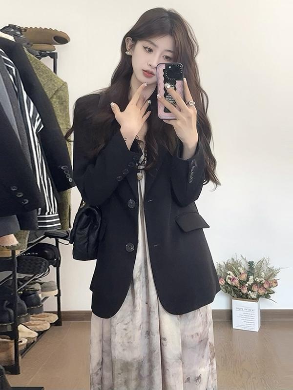 White Petite Suit Jacket for Women, Casual Short Blazer, High-End Design, 2025 Spring Autumn Trend, Chic Niche Style White Petite Suit Jacket for Women, Casual Short Blazer, High-End Design, 2025 Spring Autumn Trend, Chic Niche Style