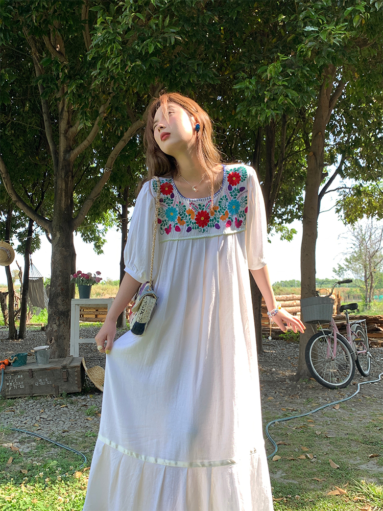 White Retro Embroidered Cotton-Linen Summer Dress for Women, Loose U-Neck Puff Sleeve, Vintage Style, Boho Fashion White Retro Embroidered Cotton-Linen Summer Dress for Women, Loose U-Neck Puff Sleeve, Vintage Style, Boho Fashion