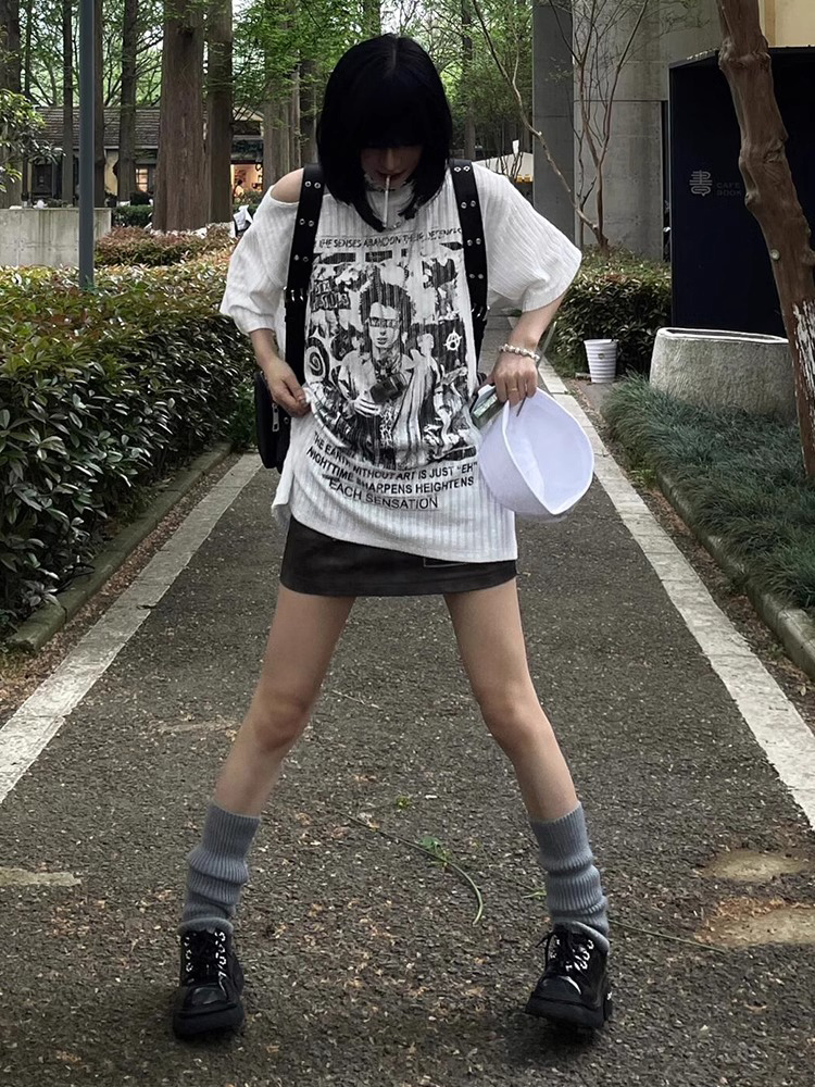 White Short Sleeve T-Shirt for Women - Summer Punk Print, Loose Off-Shoulder Top, Y2K Fashion, Subculture Style White Short Sleeve T-Shirt for Women - Summer Punk Print, Loose Off-Shoulder Top, Y2K Fashion, Subculture Style