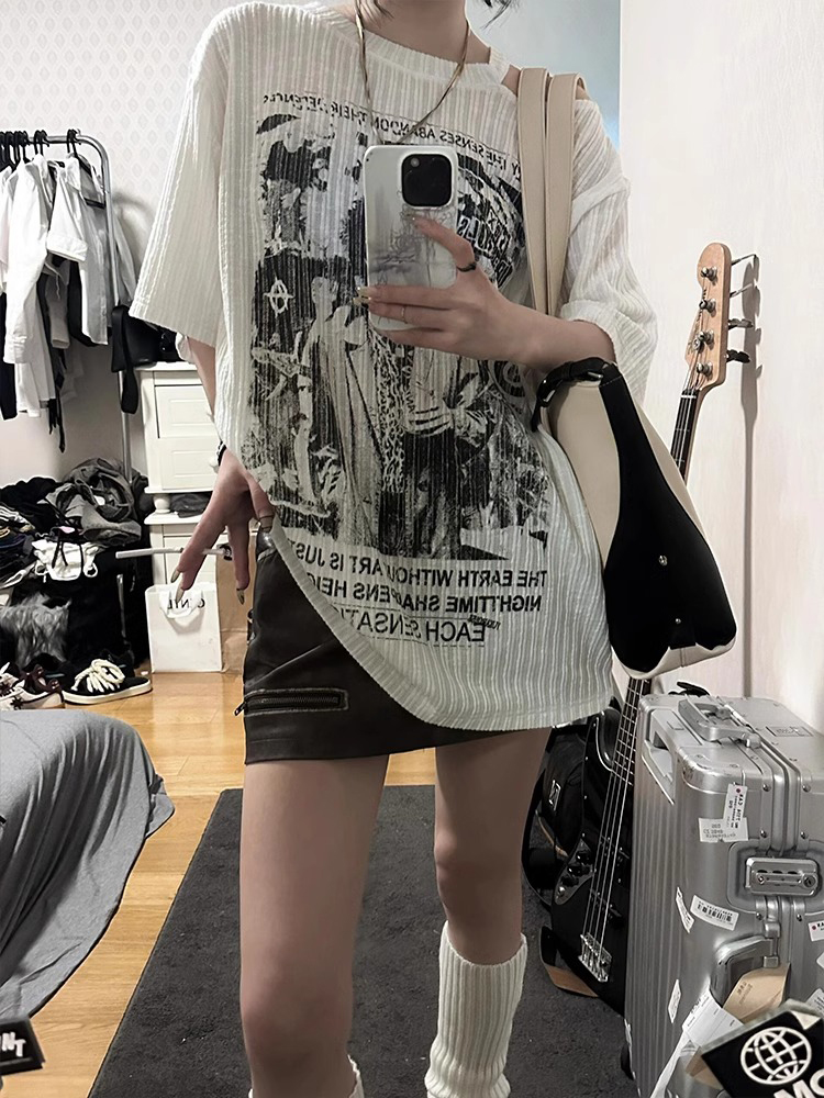 White Short Sleeve T-Shirt for Women - Summer Punk Print, Loose Off-Shoulder Top, Y2K Fashion, Subculture Style White Short Sleeve T-Shirt for Women - Summer Punk Print, Loose Off-Shoulder Top, Y2K Fashion, Subculture Style