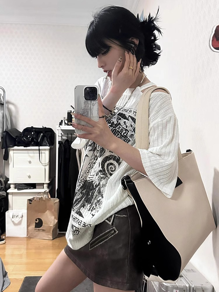 White Short Sleeve T-Shirt for Women - Summer Punk Print, Loose Off-Shoulder Top, Y2K Fashion, Subculture Style White Short Sleeve T-Shirt for Women - Summer Punk Print, Loose Off-Shoulder Top, Y2K Fashion, Subculture Style