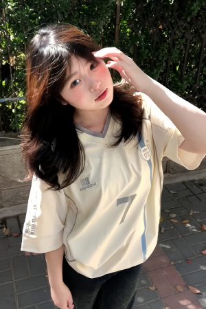 Women's American Retro Color-Blocked Jersey T-Shirt, Summer Oversized V-Neck Top with Woven Strap, Sporty Short Sleeves