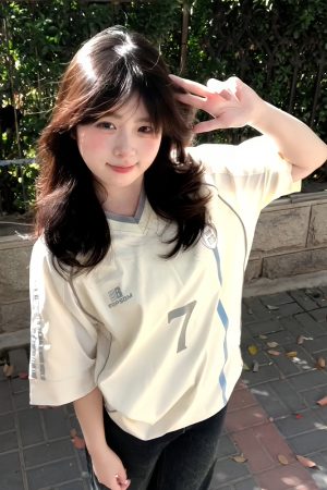 Women's American Retro Color-Blocked Jersey T-Shirt, Summer Oversized V-Neck Top with Woven Strap, Sporty Short Sleeves