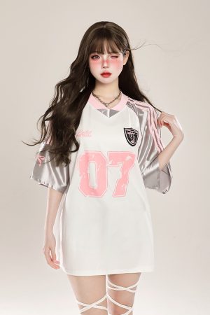 Women's American Retro Patchwork Printed Short Sleeve V-Neck T-Shirt, Casual Summer Sports Style, Loose Fit, Y2K Inspired