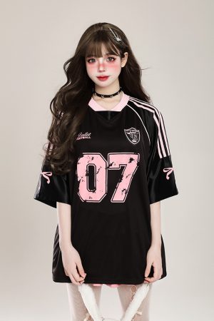 Women's American Retro Patchwork Printed Short Sleeve V-Neck T-Shirt, Casual Summer Sports Style, Loose Fit, Y2K Inspired