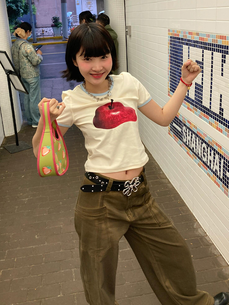 Women's American-Style Cropped T-Shirt with Apple Print, Color-Blocked Neckline, Pure Cotton, Short Sleeves, Slim Fit, Trendy Summer Fashion Women's American-Style Cropped T-Shirt with Apple Print, Color-Blocked Neckline, Pure Cotton, Short Sleeves, Slim Fit, Trendy Summer Fashion